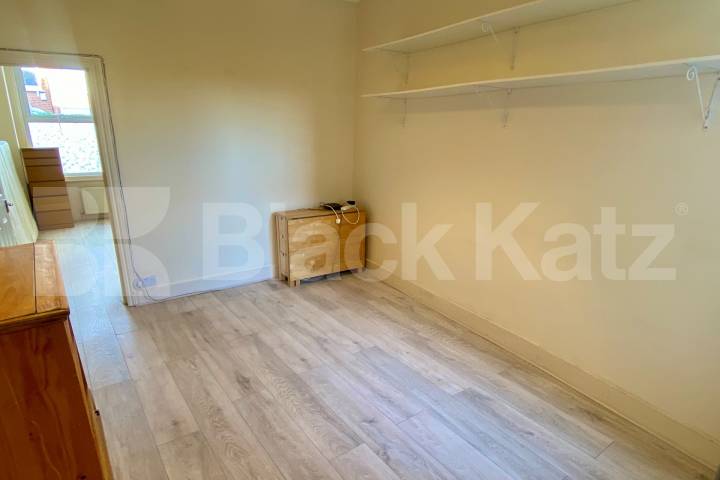 Flooded with natural light & offering 979 Sq Ft. of living & entertaining space Brading Road, Brixton